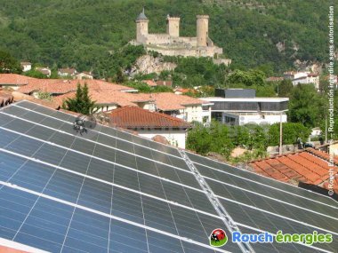 Photovoltaïque près du château de Foix, en Ariège
