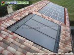 Intégration au bâti identique pour ce chauffe-eau solaire et ce photovoltaïque, près de Pamiers en Ariège