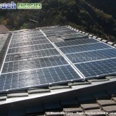 Photovoltaïque intégrés autour d'un Velux, à Perles et Castelet, Ariège