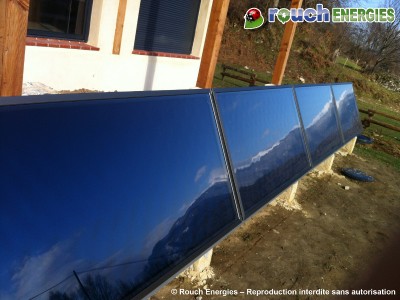 Panneaux chauffage solaire sur châssis, à Montoulieu (Foix, Ariège)